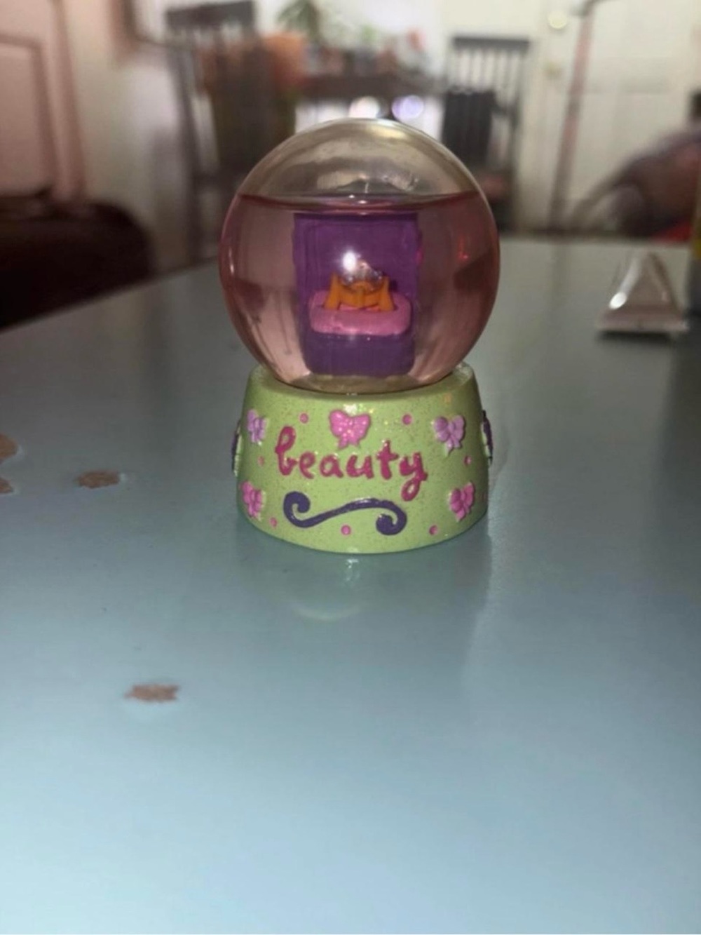 Vintage Y2K Claires Snow globe beauty
